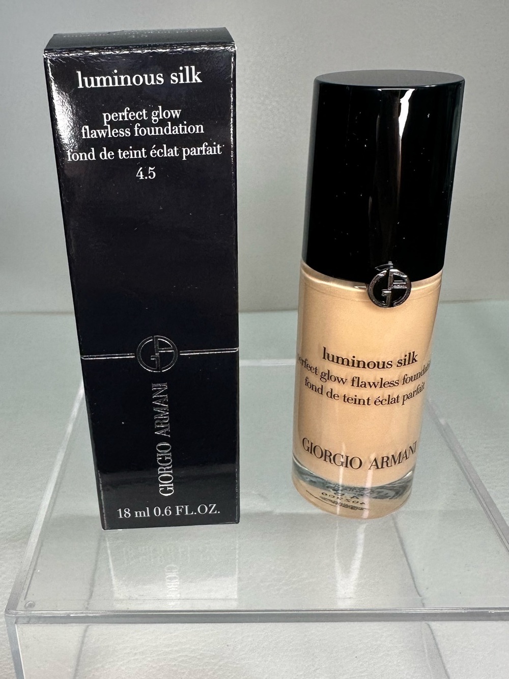 Giorgio Armani Luminous Silk Foundation - 4.5 Warm Beige with Black Cap